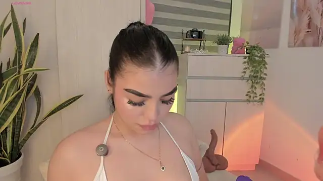EmmyKenner online show from July 6, 12:10 pm
