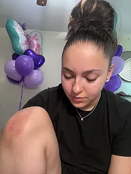 babykalirose online show from April 23, 6:32 pm