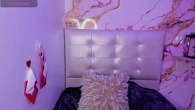 Anna Blade  online show from April 21, 4:25 pm