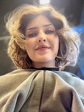 KellyKeler online show from April 24, 12:30 pm