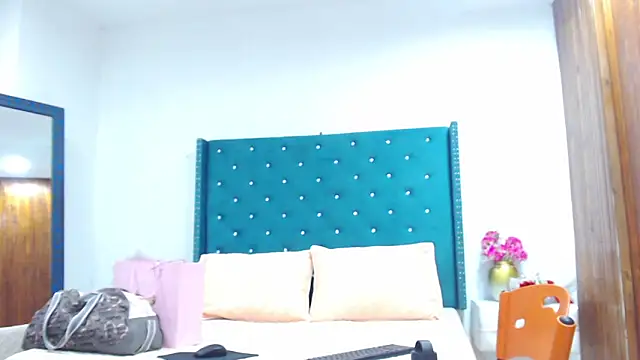 Snapshot of KimScarleth chatting on October 9, 2:10 pm KimScarleth online show from October 9, 2:10 pm