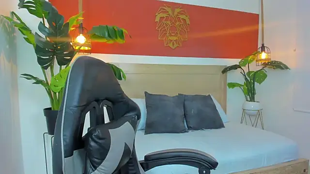 kitty sweeety  online show from November 12, 7:45 pm