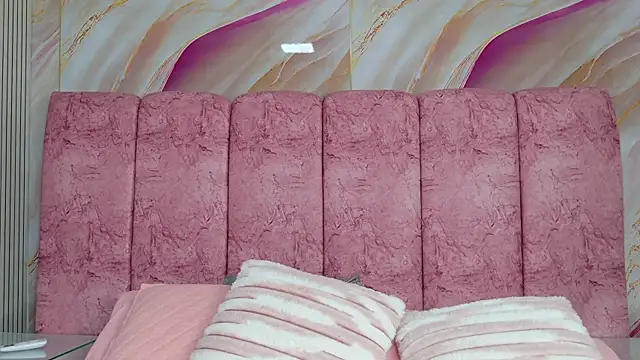 emmacurvy online show from April 25, 3:20 am