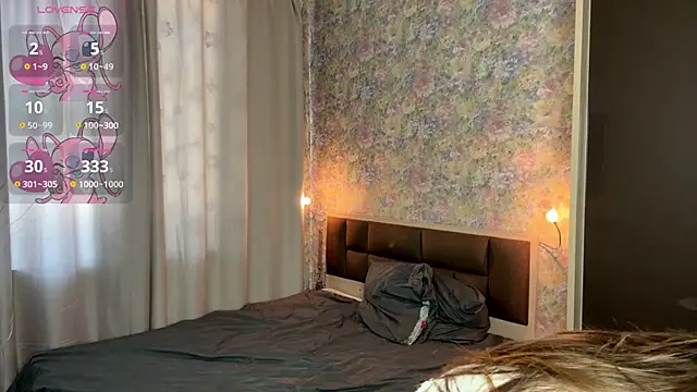 LoraDavi online show from April 22, 7:05 am