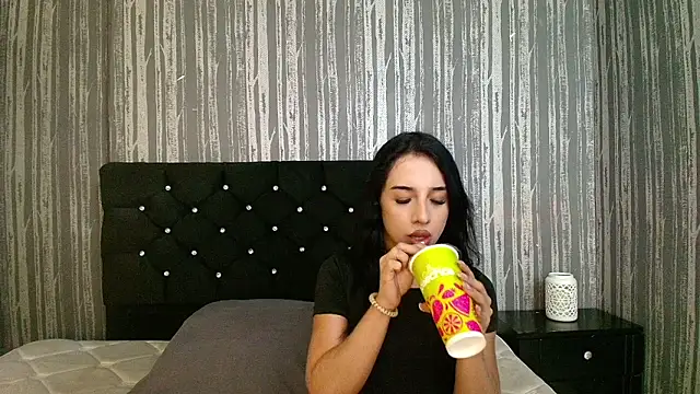 Alicee Moonn online show from April 27, 6:27 pm