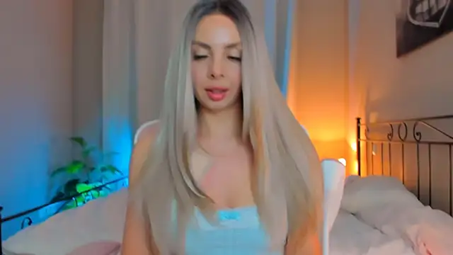 Snapshot of VelvetEliza chatting on October 17, 8:56 pm VelvetEliza online show from October 17, 8:56 pm