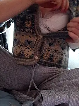 Hottiesophie online show from April 26, 3:10 pm