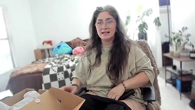 Snapshot of Alix_Valentine chatting on September 21, 9:02 pm Alix Valentine online show from September 21, 9:02 pm