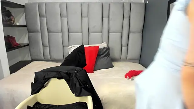 Charlot milf online show from April 21, 11:50 am