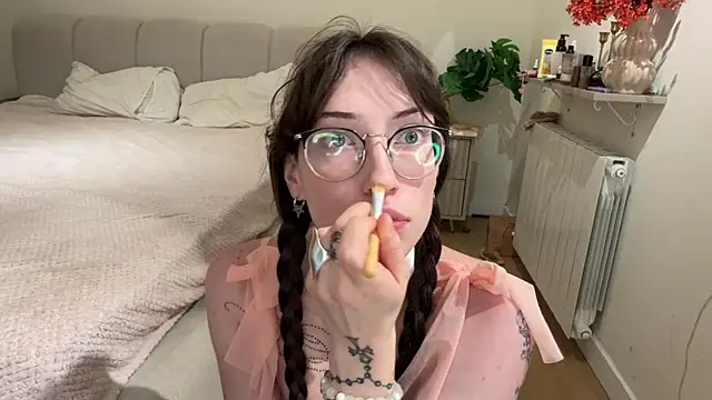 Kelly Berry   online show from June 18, 5:29 pm