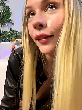 Snapshot of SexyMommyKate chatting on October 3, 3:17 pm SexyMommyKate online show from October 3, 3:17 pm