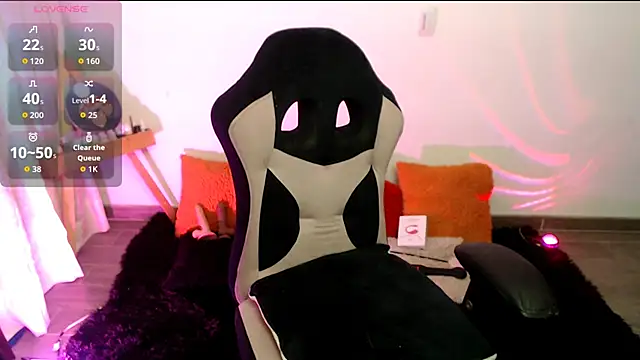 LunaBunny8 online show from January 7, 2:04 am