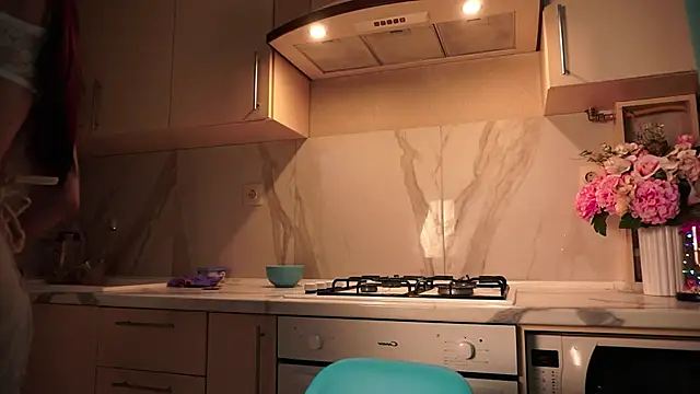 ywixos online show from April 28, 3:38 pm