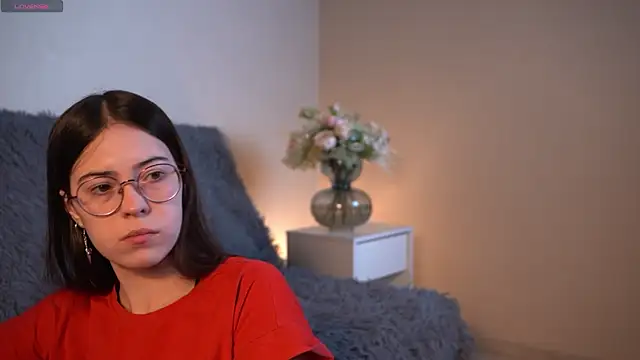 ywixos online show from December 4, 3:57 pm