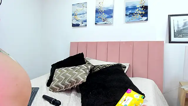 Maddy Mills online show from April 23, 7:05 pm