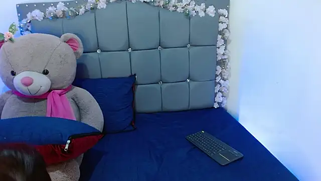 Snapshot of Kitty_Slim chatting on September 10, 1:44 pm Kitty Slim online show from September 10, 1:44 pm