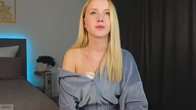 Snapshot of Adele_Armas chatting on September 14, 10:18 pm Adele Armas online show from September 14, 10:18 pm