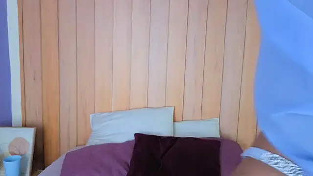 daphnevans online show from December 14, 3:34 am