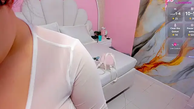 hinata dolly online show from April 25, 11:02 am