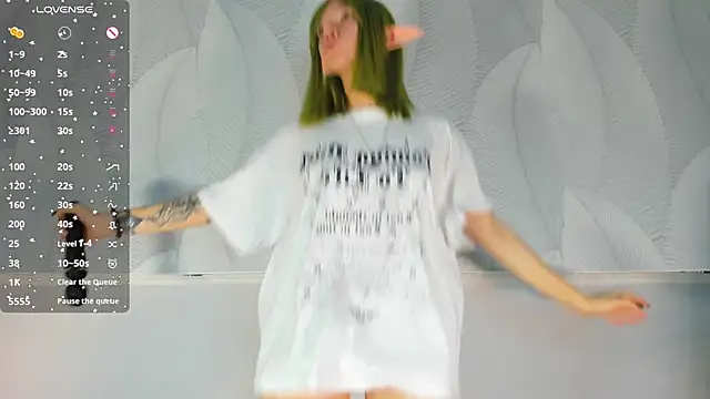 Molly Platt online show from October 2, 9:03 am