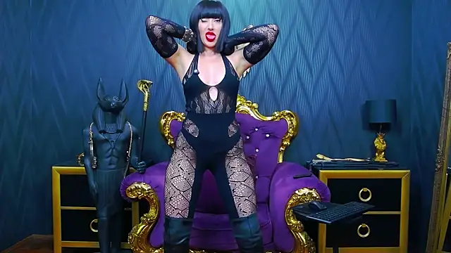 LaraMaeve online show from December 19, 8:39 am