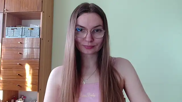 LooveELLYx online show from April 21, 2:46 pm