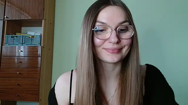 LooveELLYx online show from February 4, 2:42 pm