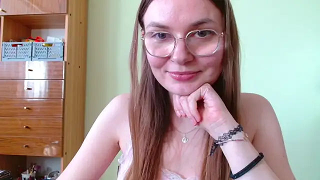 LooveELLYx online show from April 27, 1:52 pm