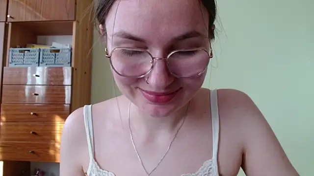 LooveELLYx online show from April 22, 2:47 pm