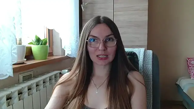 LooveELLYx online show from July 20, 1:24 pm