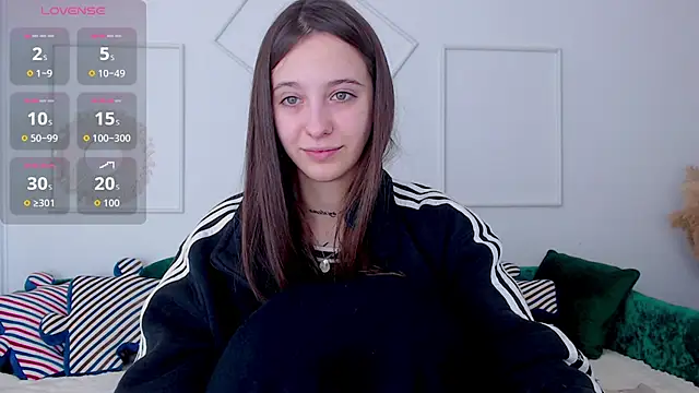 Snapshot of Little_cherryy__ chatting on October 3, 6:51 am Little cherryy online show from October 3, 6:51 am