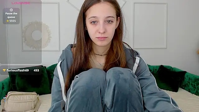 Snapshot of Little_cherryy__ chatting on October 7, 6:40 am Little cherryy online show from October 7, 6:40 am