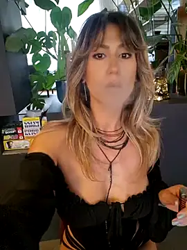 CelynaRoss online show from July 8, 3:25 pm