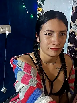 karinnahotdirty online show from April 28, 10:35 pm