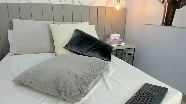 Snapshot of Karlla_Brown chatting on October 3, 4:56 pm Karlla Brown online show from October 3, 4:56 pm