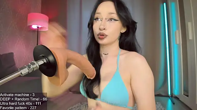Juicy Vikki online show from June 22, 12:24 pm