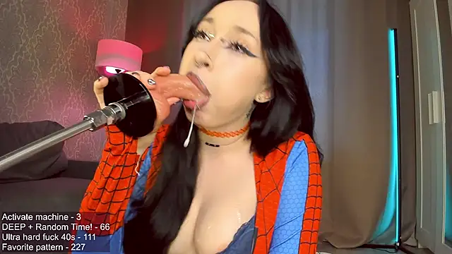 Juicy Vikki online show from June 6, 1:28 pm