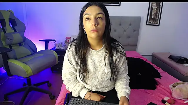 Esmeraldaa- online show from October 4, 4:51 am