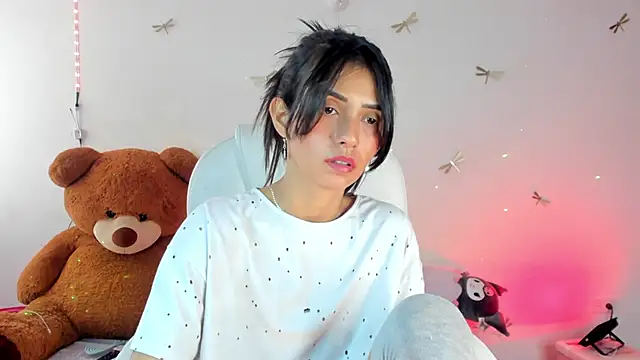 Snapshot of princessluna_19 chatting on September 19, 9:47 pm princessluna 19 online show from September 19, 9:47 pm