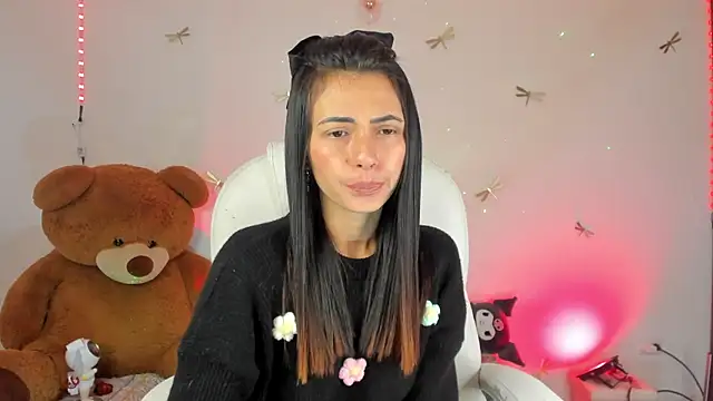 Snapshot of princessluna_19 chatting on October 4, 10:36 pm princessluna 19 online show from October 4, 10:36 pm
