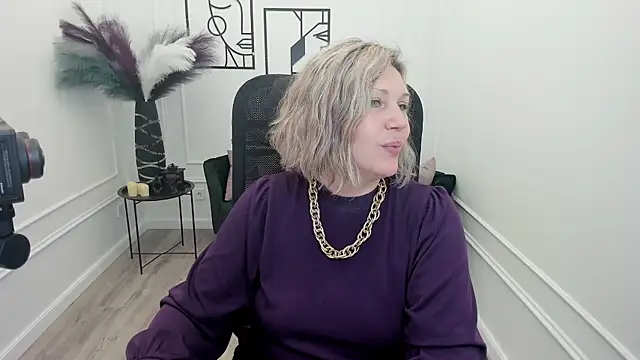 NinaStarle online show from November 30, 5:00 am