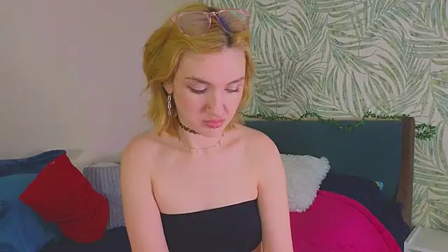 Snapshot of Alice_Pops chatting on September 15, 6:59 pm Alice Pops online show from September 15, 6:59 pm