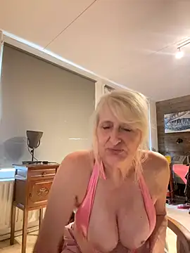 Snapshot of SexyKato001 chatting on September 20, 1:53 pm SexyKato001 online show from September 20, 1:53 pm