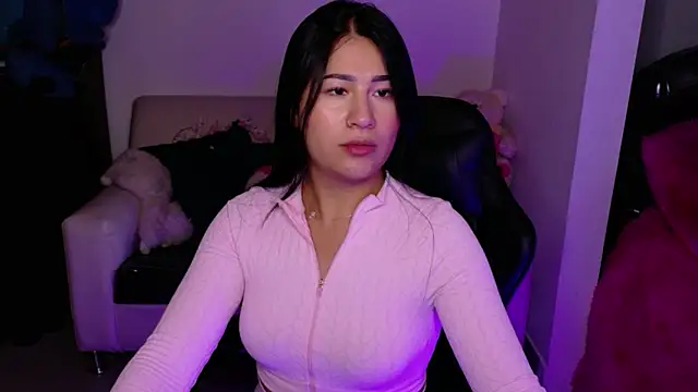 evelyn ch  online show from February 9, 8:00 pm