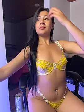 evelyn ch  online show from March 3, 8:15 pm