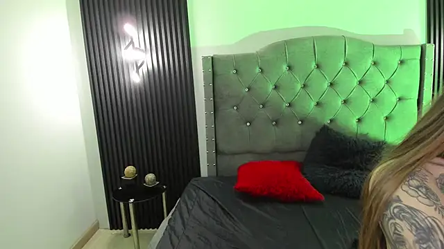 Scarbadgirl  online show from April 25, 4:04 am