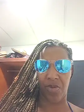 VikysDavis online show from March 18, 11:10 pm