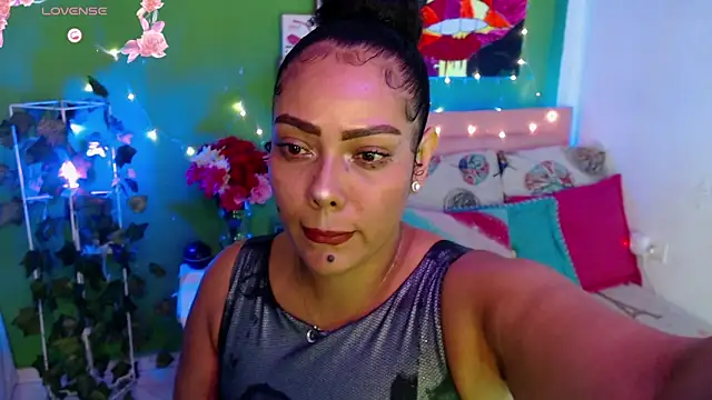 Snapshot of katherinnyazz chatting on September 19, 2:43 am katherinnyazz online show from September 19, 2:43 am