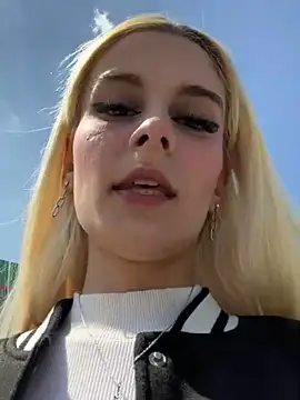 SelenaDaze online show from April 28, 9:13 am