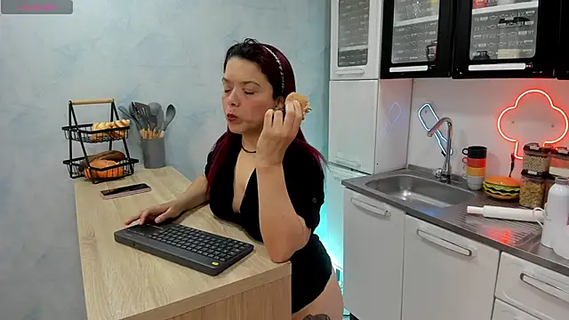 VeronicaBlake online show from March 28, 1:21 pm